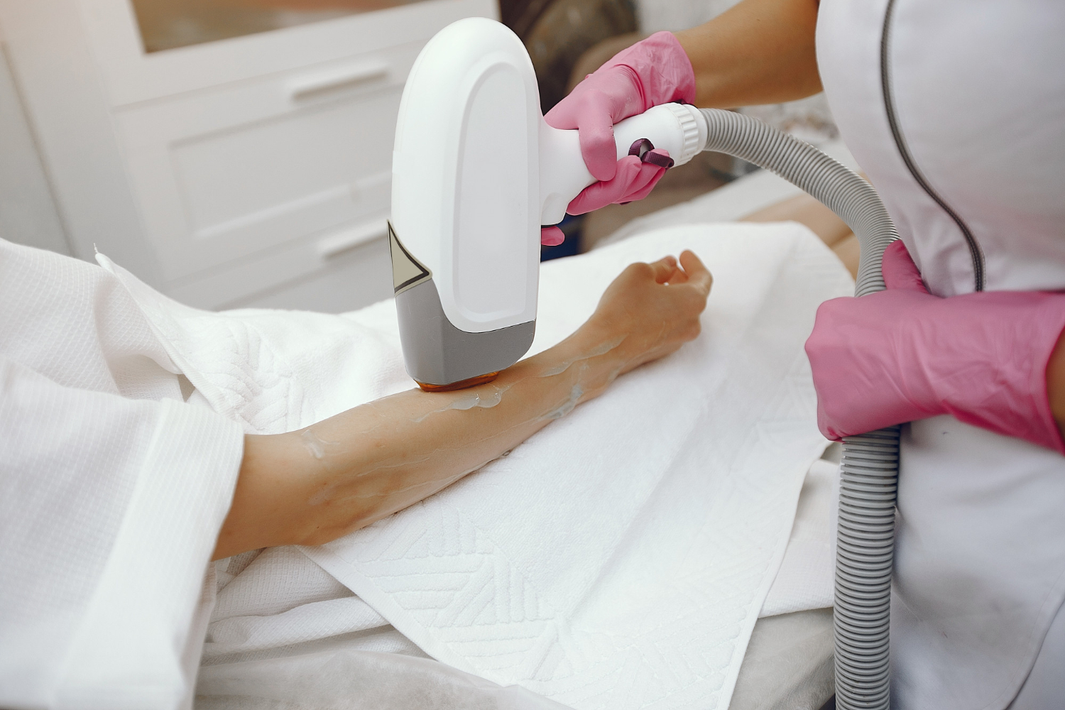 Smart Hair Removal Equipment Ensuring Long-Lasting Smoothness with Advanced Precision